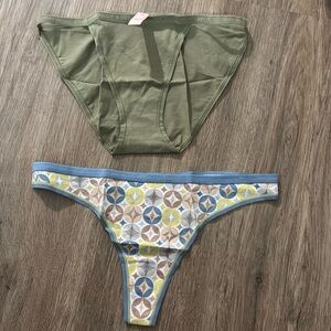 New Victoria secret underwear 2 pairs size - M
